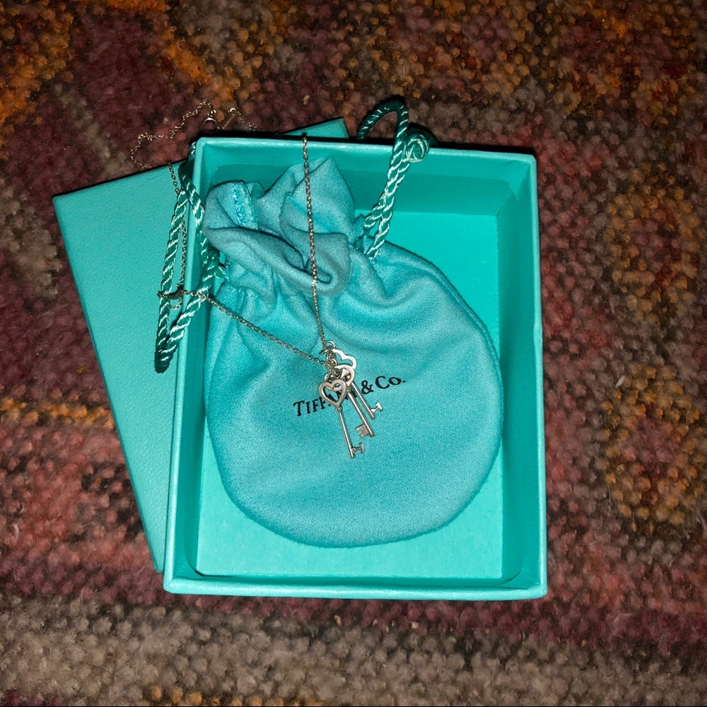 Tiffany&Co 3 key pendant necklace